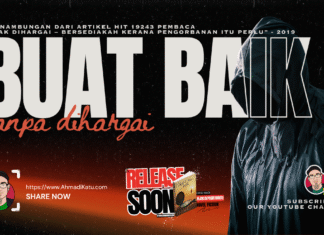 Buat Baik Tanpa Dihargai: Bukan Sebab Nak Ucapan Terima Kasih Guru lelaki duduk seorang diri di bilik darjah semasa matahari terbenam, simbolik kepada tema buat baik tanpa dihargai